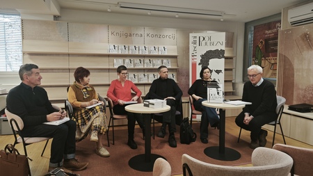 Pogovor o pesniški zbirki (z leve proti desni Stojan Pelko, Majda Širca, Milanka Trušnovec, Miklavž Komelj; Branka Štremfelj, Damijan Bogataj)